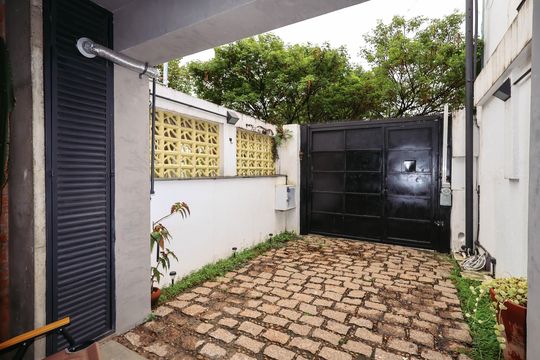Garagem de casa à venda com 2 quartos, 150m² em Vila Mariana, São Paulo