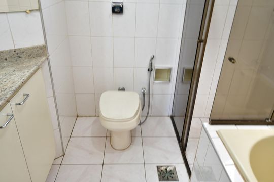 Banheiro Suíte de casa para alugar com 3 quartos, 300m² em Jardim Guanabara, Campinas