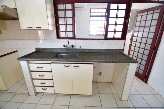 Cozinha de casa para alugar com 3 quartos, 300m² em Jardim Guanabara, Campinas