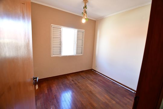 Quarto 1 de casa para alugar com 3 quartos, 300m² em Jardim Guanabara, Campinas