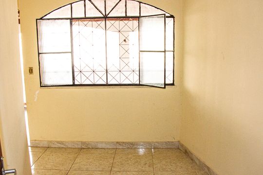 Corredor de casa para alugar com 1 quarto, 70m² em Pedra de Guaratiba, Rio de Janeiro