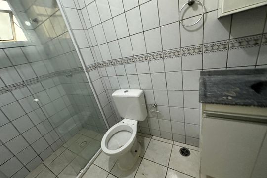 Banheiro de apartamento à venda com 2 quartos, 58m² em Centro, Barueri