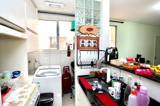 Cozinha e Área de Serviço de apartamento para alugar com 2 quartos, 52m² em Camargos, Belo Horizonte