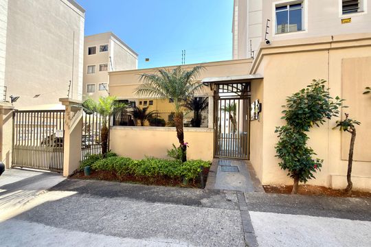 Fachada de apartamento para alugar com 2 quartos, 52m² em Camargos, Belo Horizonte