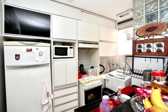 Cozinha e Área de Serviço de apartamento para alugar com 2 quartos, 52m² em Camargos, Belo Horizonte