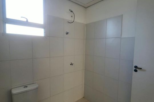 Banheiro de apartamento para alugar com 2 quartos, 55m² em Tijuca, Contagem