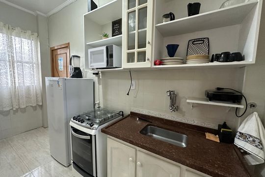 Cozinha de apartamento para alugar com 1 quarto, 29m² em Itararé, São Vicente
