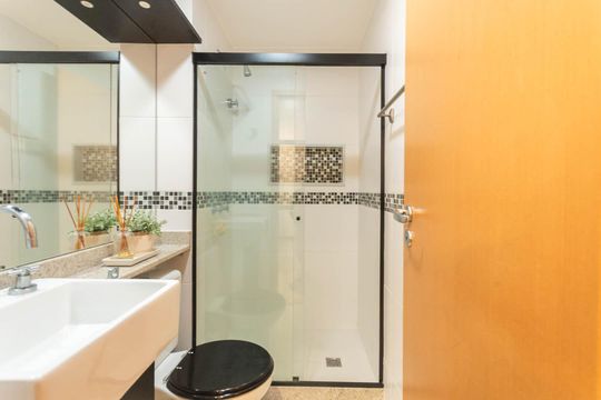 Banheiro de apartamento à venda com 2 quartos, 93m² em Grajaú, Rio de Janeiro