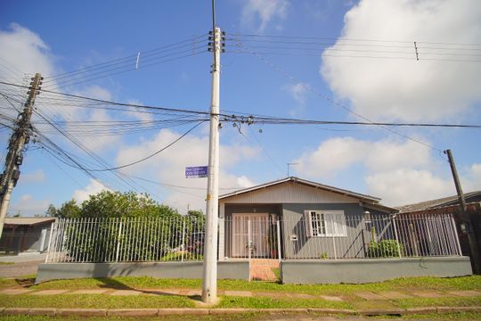 Fachada de casa à venda com 3 quartos, 125m² em Feitoria, São Leopoldo