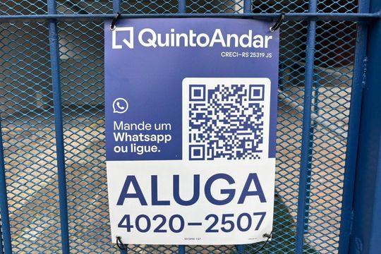Plaquinha Instalada código NYWW-197 de apartamento para alugar com 3 quartos, 97m² em Jardim Europa, Porto Alegre