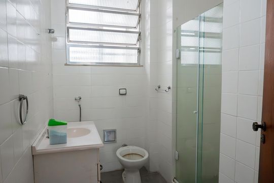 Banheiro de apartamento para alugar com 2 quartos, 60m² em Tijuca, Rio de Janeiro
