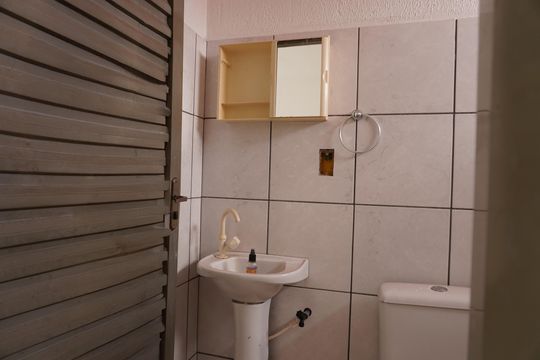 Banheiro de kitnet/studio para alugar com 1 quarto, 50m² em Jardim Paulistano, São Carlos