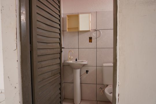 Banheiro de kitnet/studio para alugar com 1 quarto, 50m² em Jardim Paulistano, São Carlos