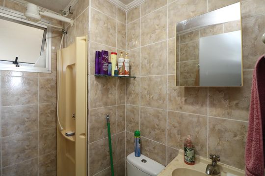 Banheiro de apartamento para alugar com 3 quartos, 57m² em Parque Savoy City, São Paulo