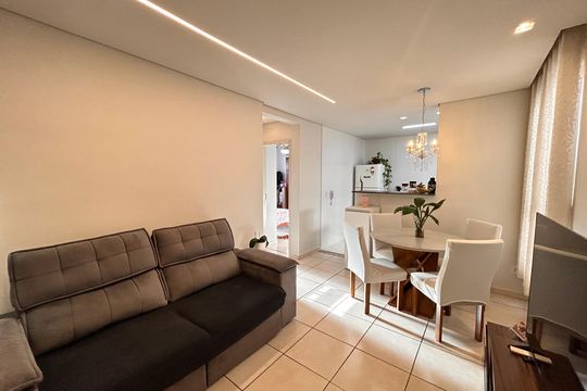 Apartamento à venda com 2 quartos, 45m² em Morro do Confisco, Contagem