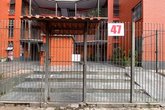 Fachada do bloco de apartamento para alugar com 2 quartos, 65m² em Aliança, Osasco