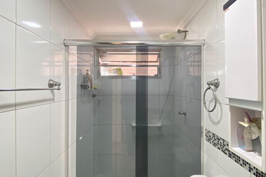 Banheiro de apartamento para alugar com 2 quartos, 65m² em Aliança, Osasco