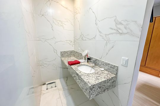 Banheiro de casa à venda com 5 quartos, 360m² em Nova Suíça, Belo Horizonte