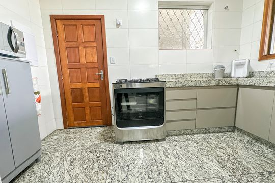 Casa à venda com 5 quartos, 360m² em Nova Suíça, Belo Horizonte