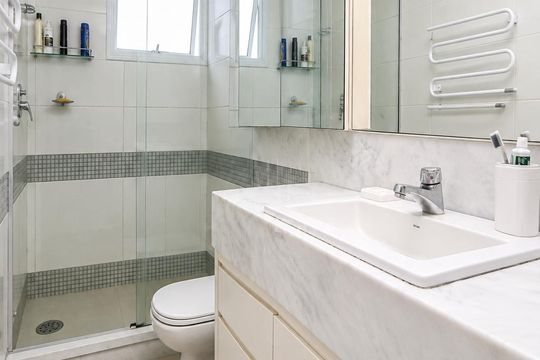Banheiro de apartamento para alugar com 2 quartos, 91m² em Bela Vista, Porto Alegre