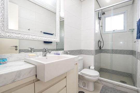 Banheiro de apartamento para alugar com 2 quartos, 91m² em Bela Vista, Porto Alegre