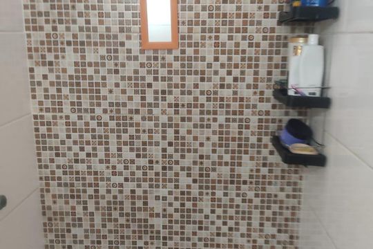 Banheiro de casa de condomínio para alugar com 2 quartos, 53m² em Vila Sonia, Praia Grande