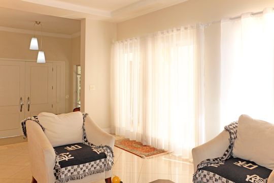 Sala de casa de condomínio à venda com 4 quartos, 820m² em Condomínio Estância Marambaia, Vinhedo
