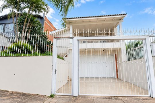 Fachada de casa para alugar com 3 quartos, 180m² em Guarani, Novo Hamburgo