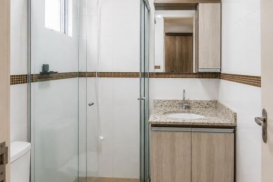 Banheiro de apartamento para alugar com 2 quartos, 50m² em Vila Nova, Porto Alegre