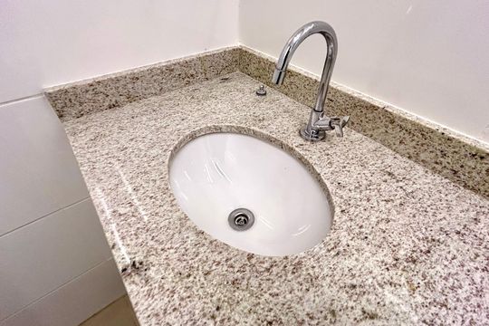 Banheiro de apartamento para alugar com 2 quartos, 56m² em Picanço, Guarulhos