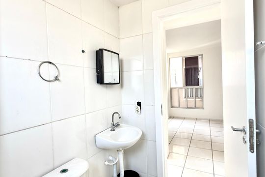 Banheiro Social de apartamento para alugar com 2 quartos, 45m² em Laranjeiras, Contagem