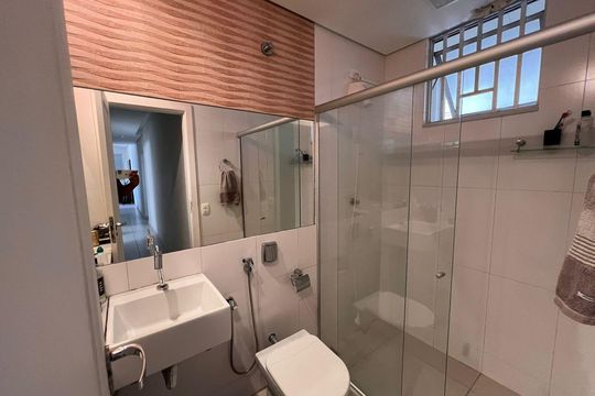 Banheiro 1 de apartamento para alugar com 3 quartos, 120m² em Lourdes, Belo Horizonte