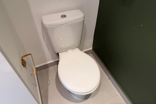 Lavabo de apartamento para alugar com 3 quartos, 130m² em Embaré, Santos