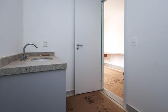 Banheiro de kitnet/studio à venda com 1 quarto, 21m² em Ipiranga, São Paulo