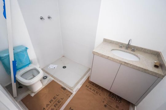 Banheiro de kitnet/studio à venda com 1 quarto, 21m² em Ipiranga, São Paulo