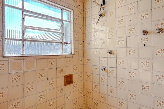 Banheiro de casa para alugar com 1 quarto, 60m² em Vila Esperança, São Paulo