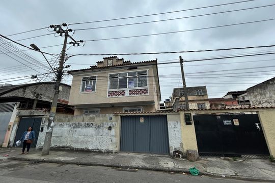 Fachada + placa de casa à venda com 2 quartos, 60m² em Higienópolis, Rio de Janeiro