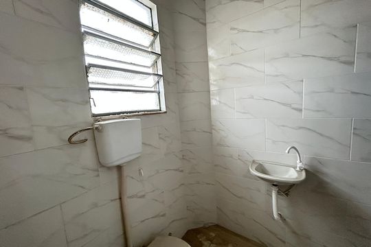 Banheiro de casa à venda com 2 quartos, 60m² em Higienópolis, Rio de Janeiro