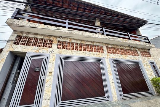 Fachada de casa para alugar com 3 quartos, 140m² em Recanto Arco Verde, Cotia