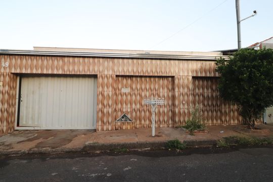 Fachada de casa para alugar com 3 quartos, 150m² em Jardim Canaã, Uberlândia