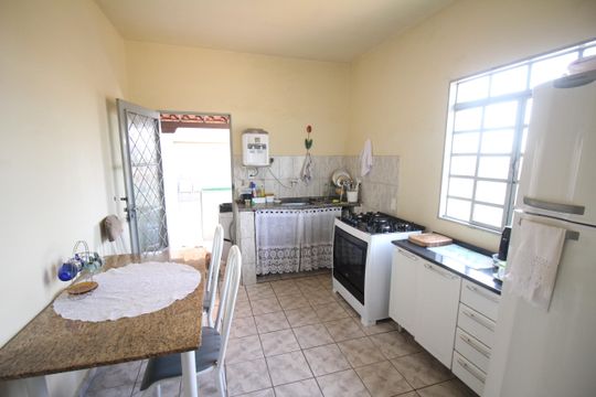 Cozinha de casa à venda com 2 quartos, 600m² em Jardim Filadelfia, Belo Horizonte
