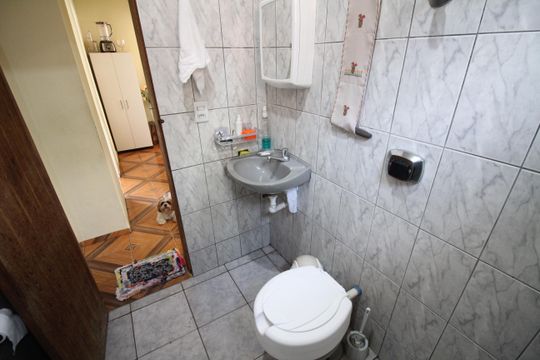 Banheiro de casa à venda com 2 quartos, 600m² em Jardim Filadelfia, Belo Horizonte