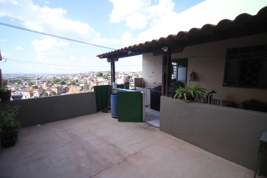 Quintal de casa à venda com 2 quartos, 600m² em Jardim Filadelfia, Belo Horizonte
