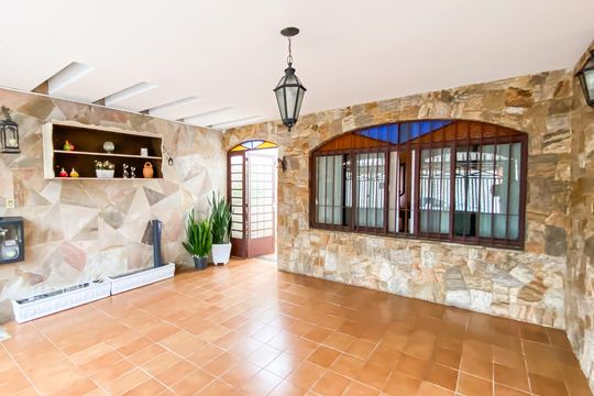 Garagem de casa à venda com 3 quartos, 145m² em Jardim Santa Maria, São Paulo