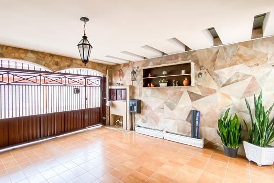Garagem de casa à venda com 3 quartos, 145m² em Jardim Santa Maria, São Paulo