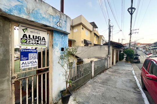 Fachada de casa para alugar com 1 quarto, 60m² em Vila Cavaton, São Paulo