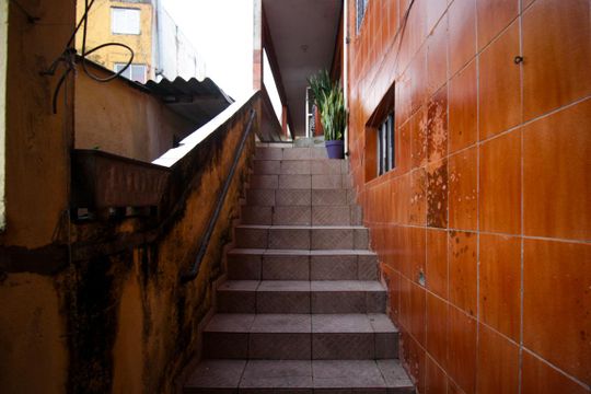 Escada de casa para alugar com 1 quarto, 60m² em Vila Cavaton, São Paulo