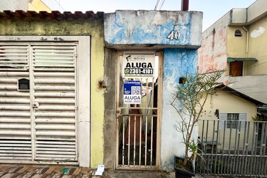 Placa de casa para alugar com 1 quarto, 60m² em Vila Cavaton, São Paulo