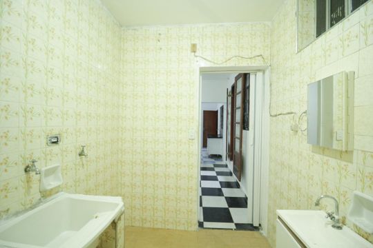 Banheiro de casa para alugar com 1 quarto, 60m² em Vila Cavaton, São Paulo