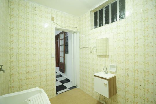 Banheiro de casa para alugar com 1 quarto, 60m² em Vila Cavaton, São Paulo